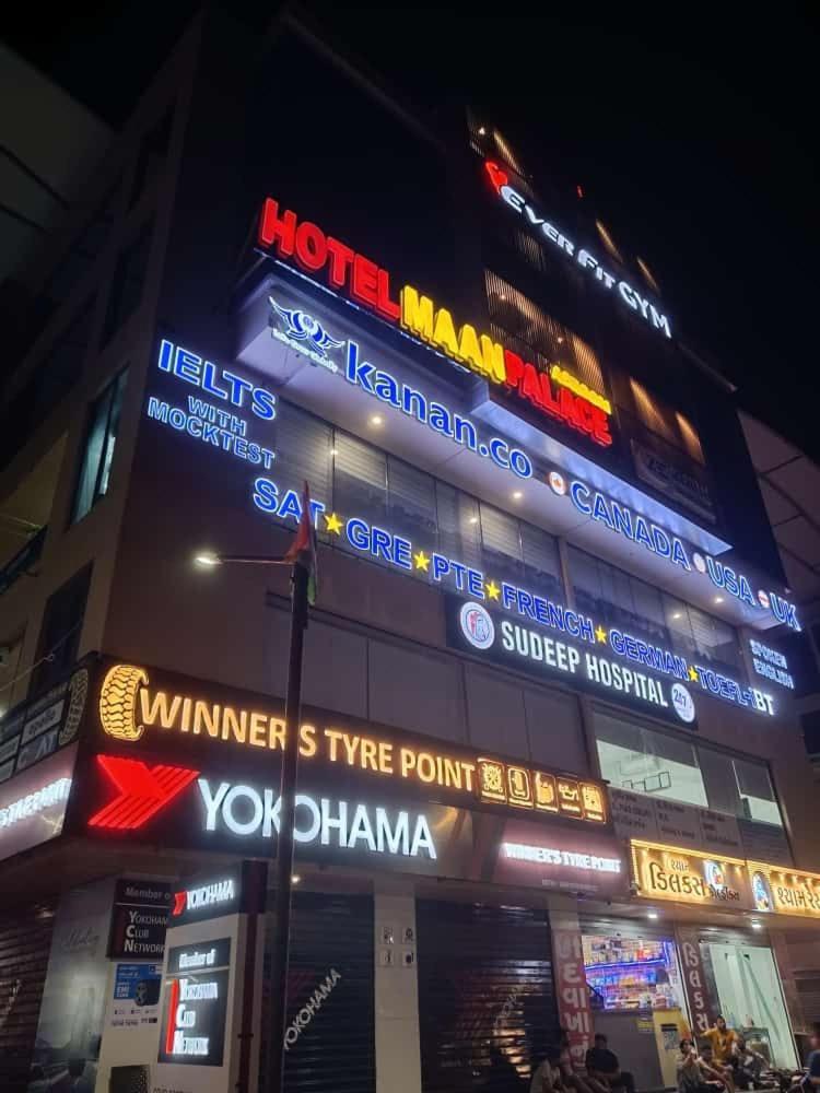 Hotel Maan Palace Vadodara Exterior foto