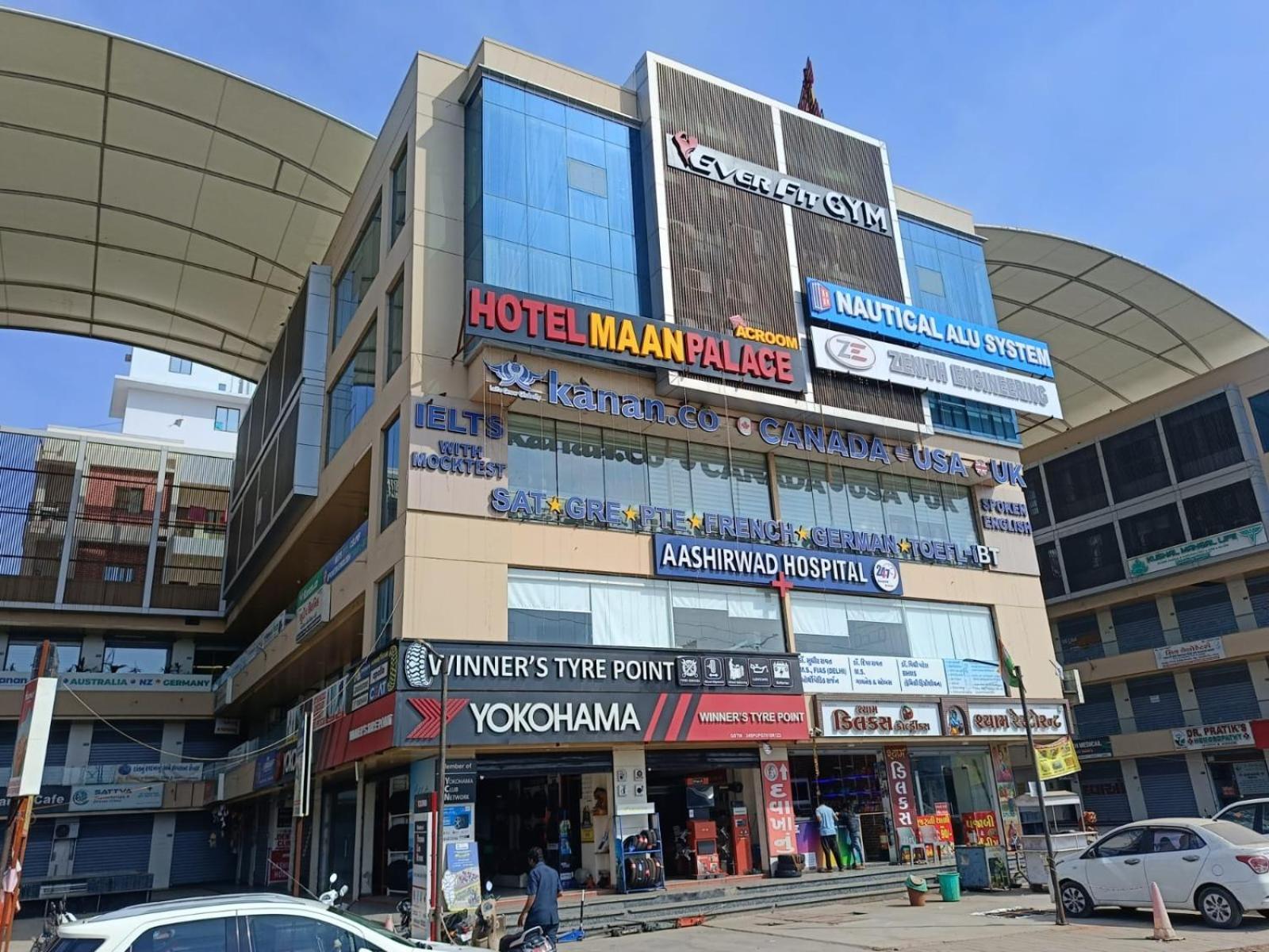 Hotel Maan Palace Vadodara Exterior foto
